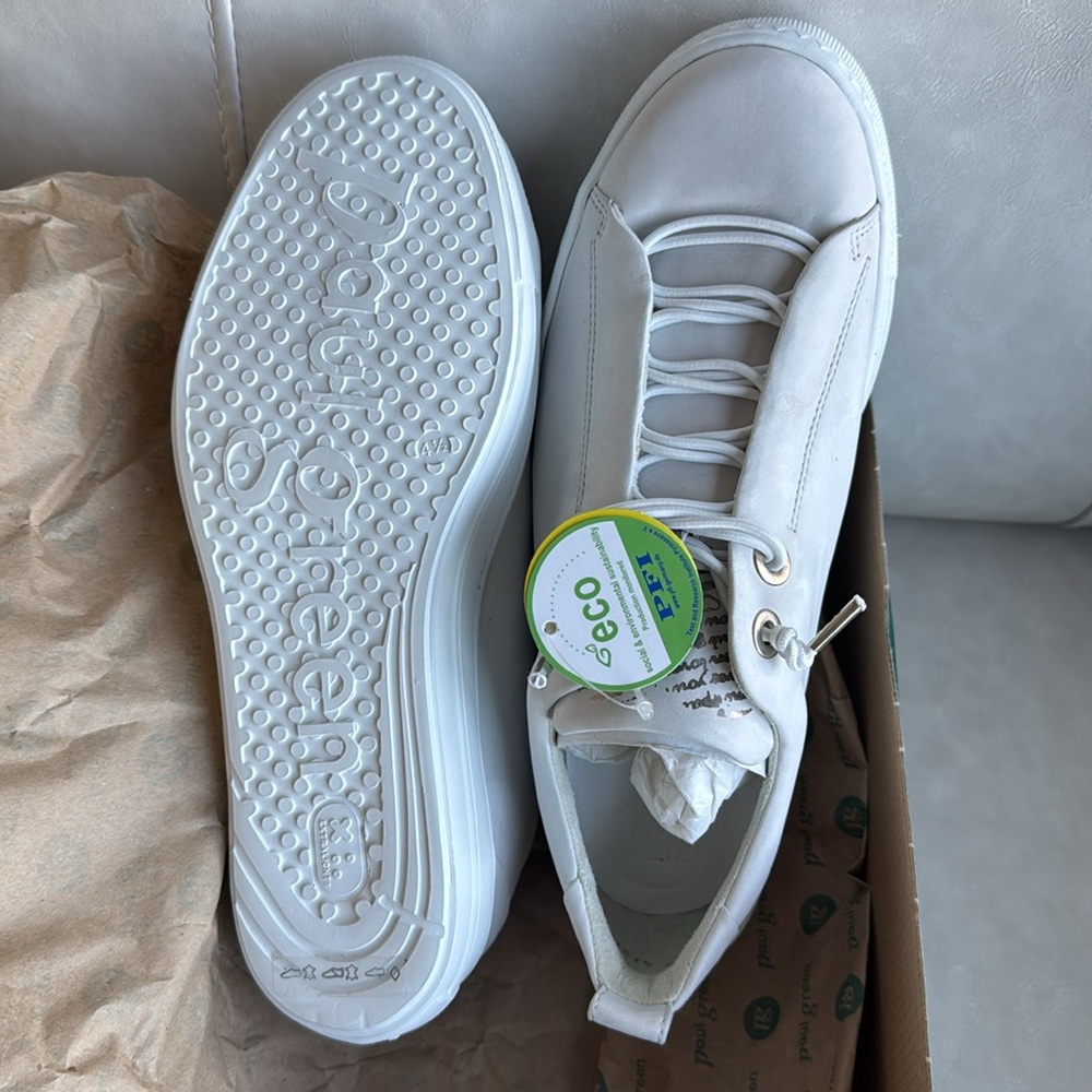 Ivory nubuk Leather Sneakers. US 7 New. - Picture 5 of 12
